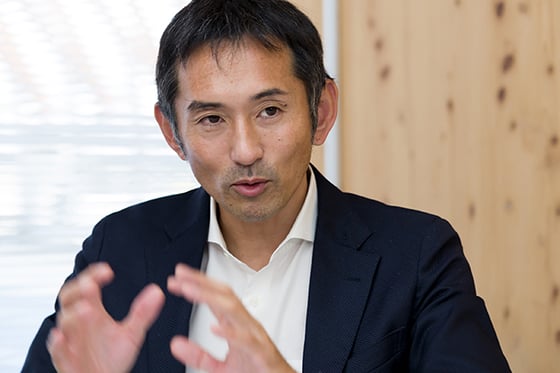 陸上選手として世界各地を転戦する決断をしたことで、「一気にいろいろな殻が破れた気がした」と語る為末さん。