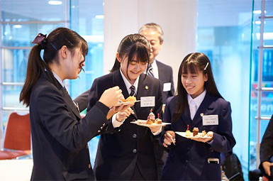 懇親会の様子