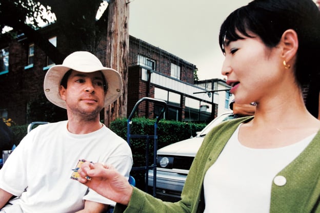 IIBC NEWSLETTER Vol.140 英語がもたらした私のターニングポイント第8回 カナダ向けのテレビCMの監督と打ち合わせをする行正さん