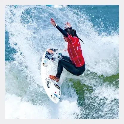 サーフィンをする様子