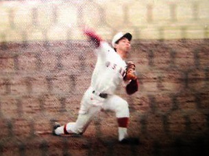 大阪大学硬式野球部公式戦に登板する岩田さん。高校時代に甲子園を目指してキャプテンを務めた経験がリーダーとしての原点に。