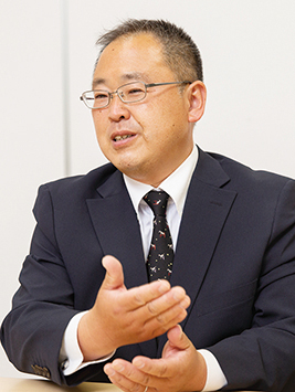 慶應義塾中等部 英語科 教諭江波戸 愼氏