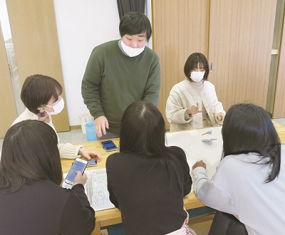 井上映子氏