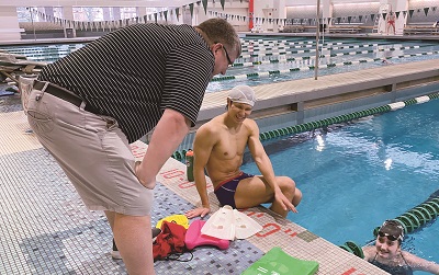 アメリカでのトレーニング中に、レフラーコーチ（写真左）と